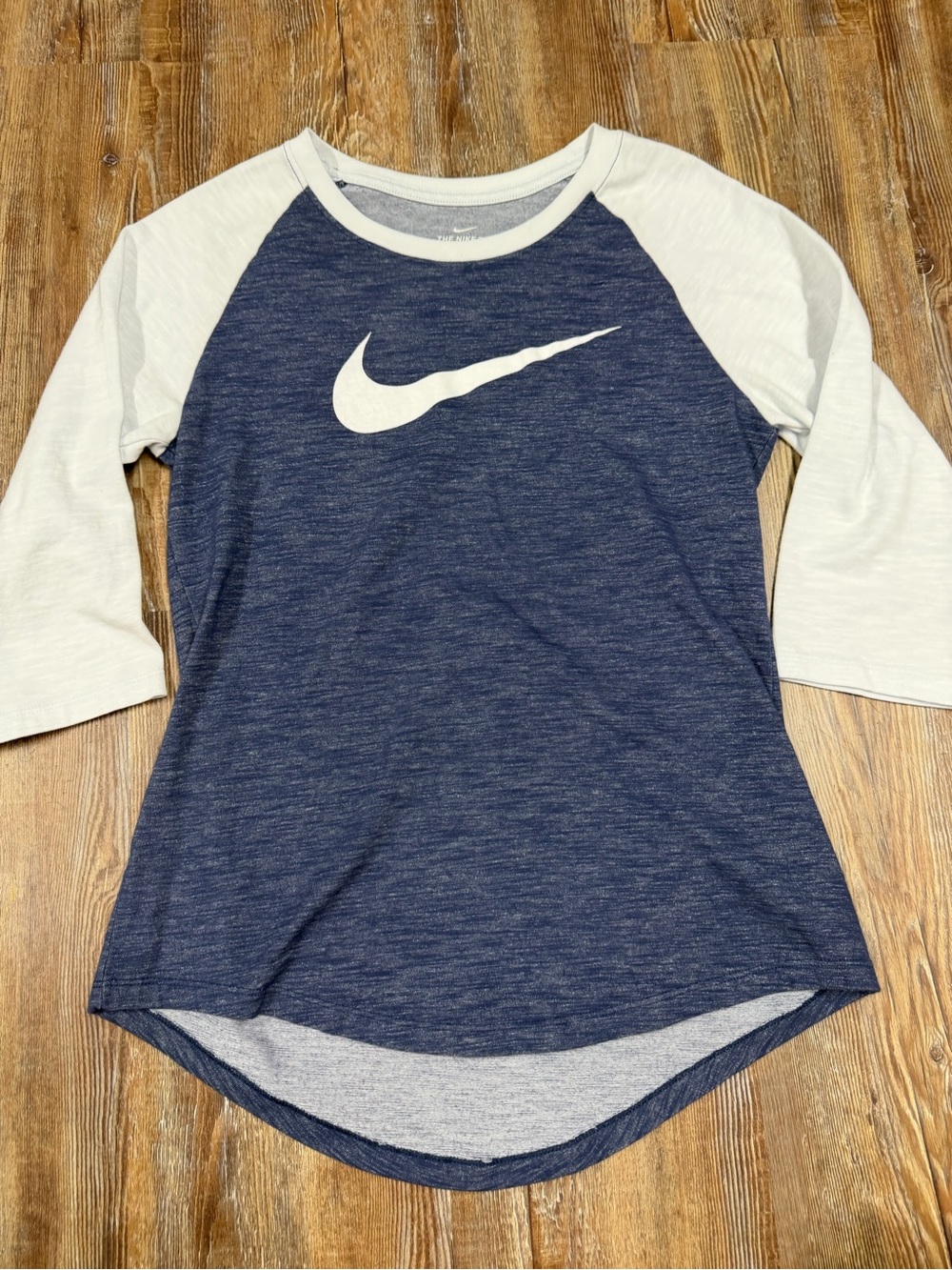 Y2K Nike Dri-Fit 3/4 sleeve shirt in XS. Navy blue with white raglan sleeves and